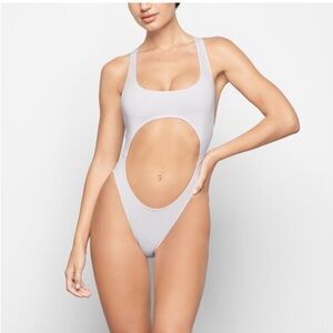 SKIMS‎ Signature Cut-Out One-Piece Swimsuit Monokini Marble  NWT
